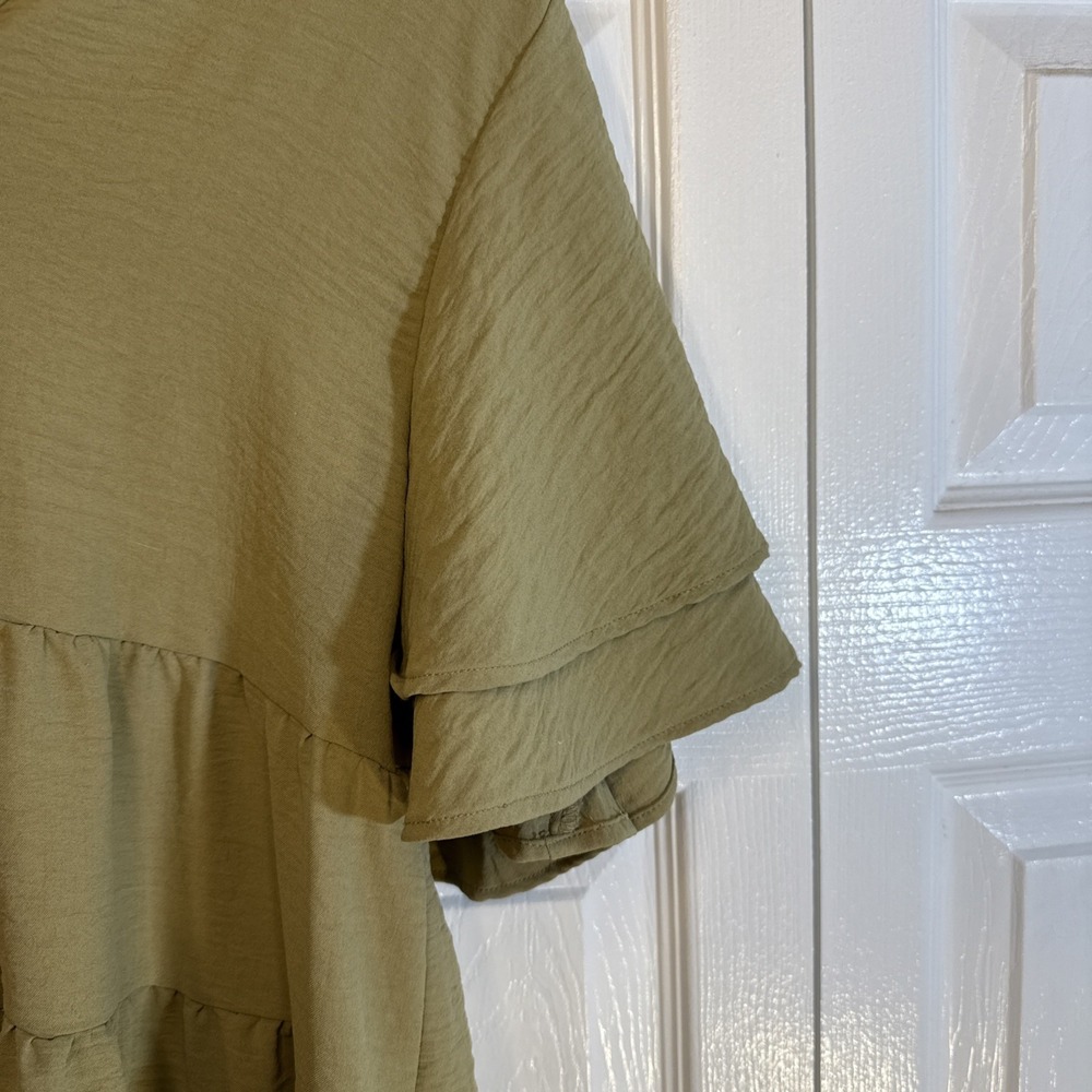 Zenana Women's Size‎ Medium Tiered Babydoll  Tunic Top Olive Green EUC - Picture 3 of 8